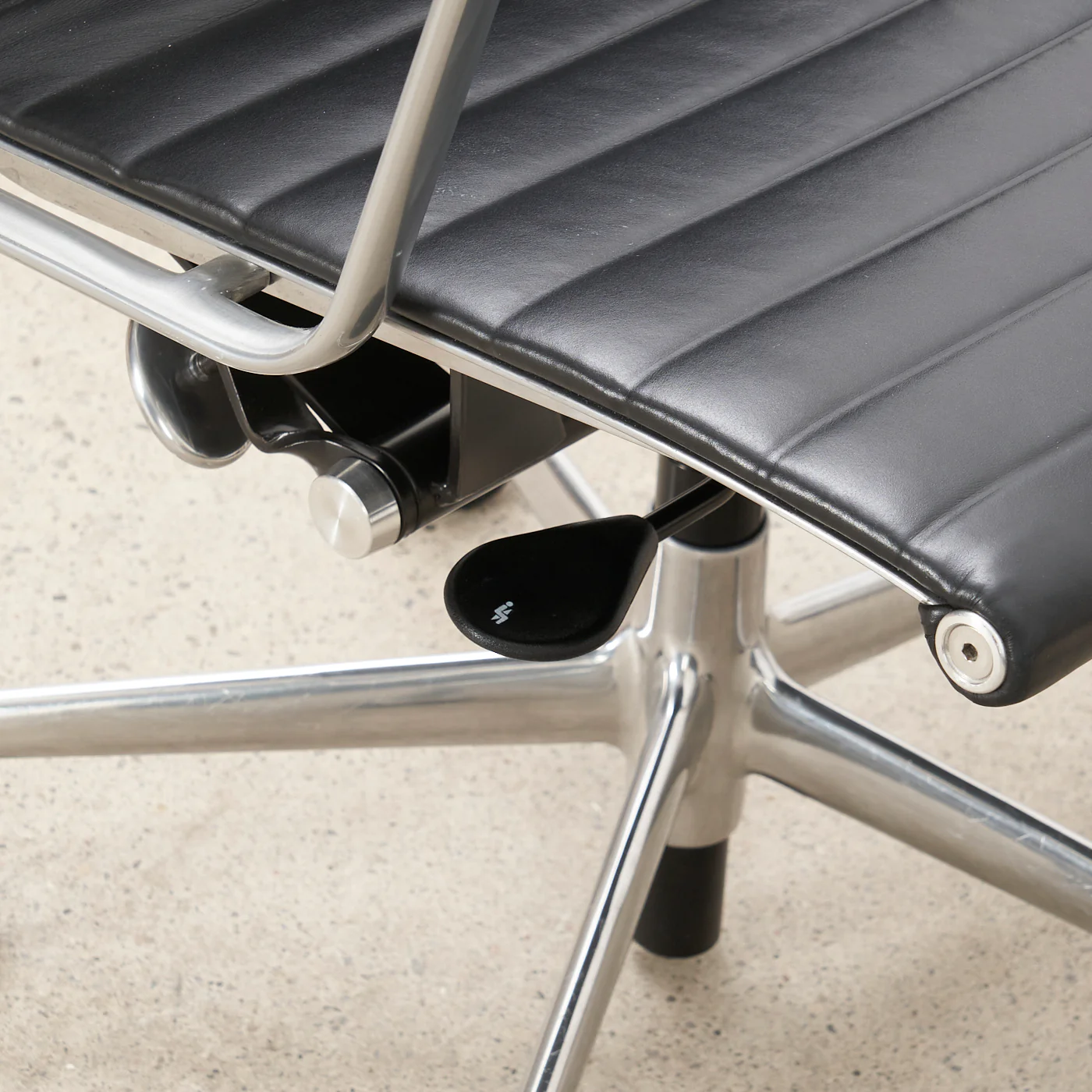 Black Leather Eames Management Chair for Herman Miller - Image 10