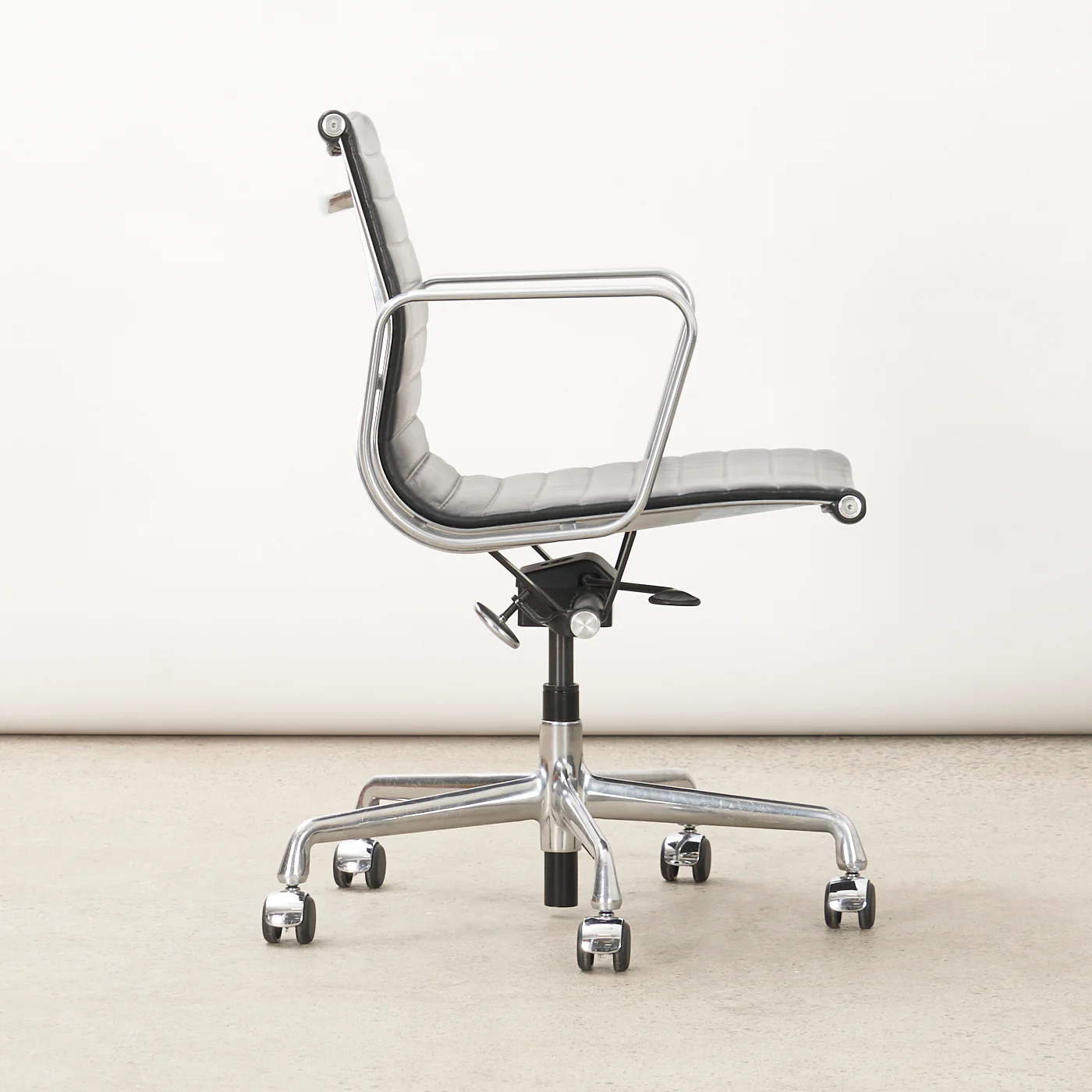 Black Leather Eames Management Chair for Herman Miller - Image 3