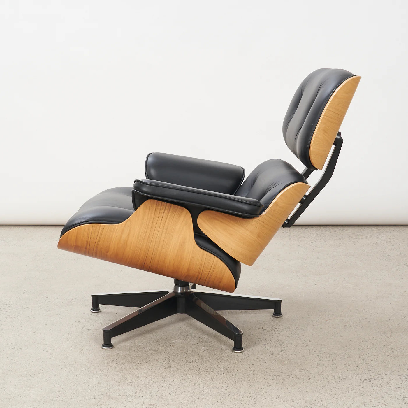 Eames Walnut & Black Leather Lounge Chair & Ottoman for Herman Miller - Image 5