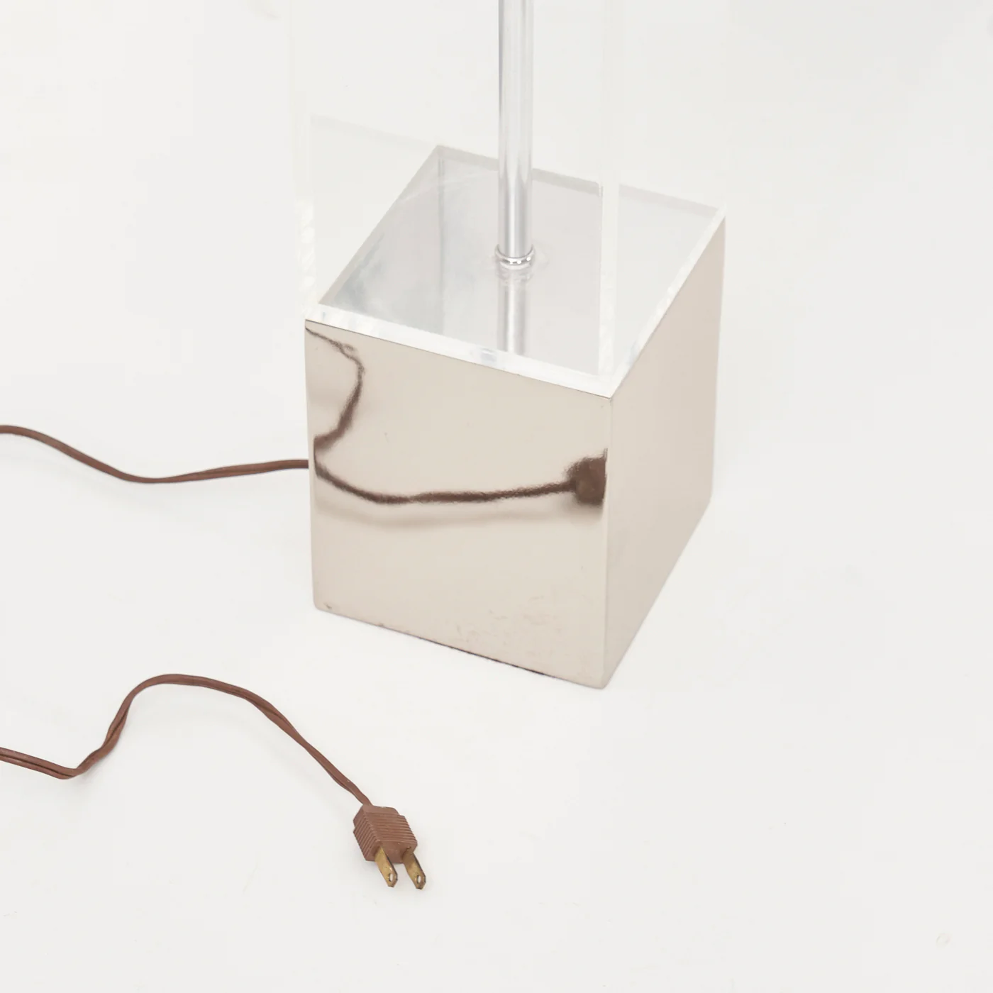 Lucite & Chrome Table Lamp by Laurel - Image 9