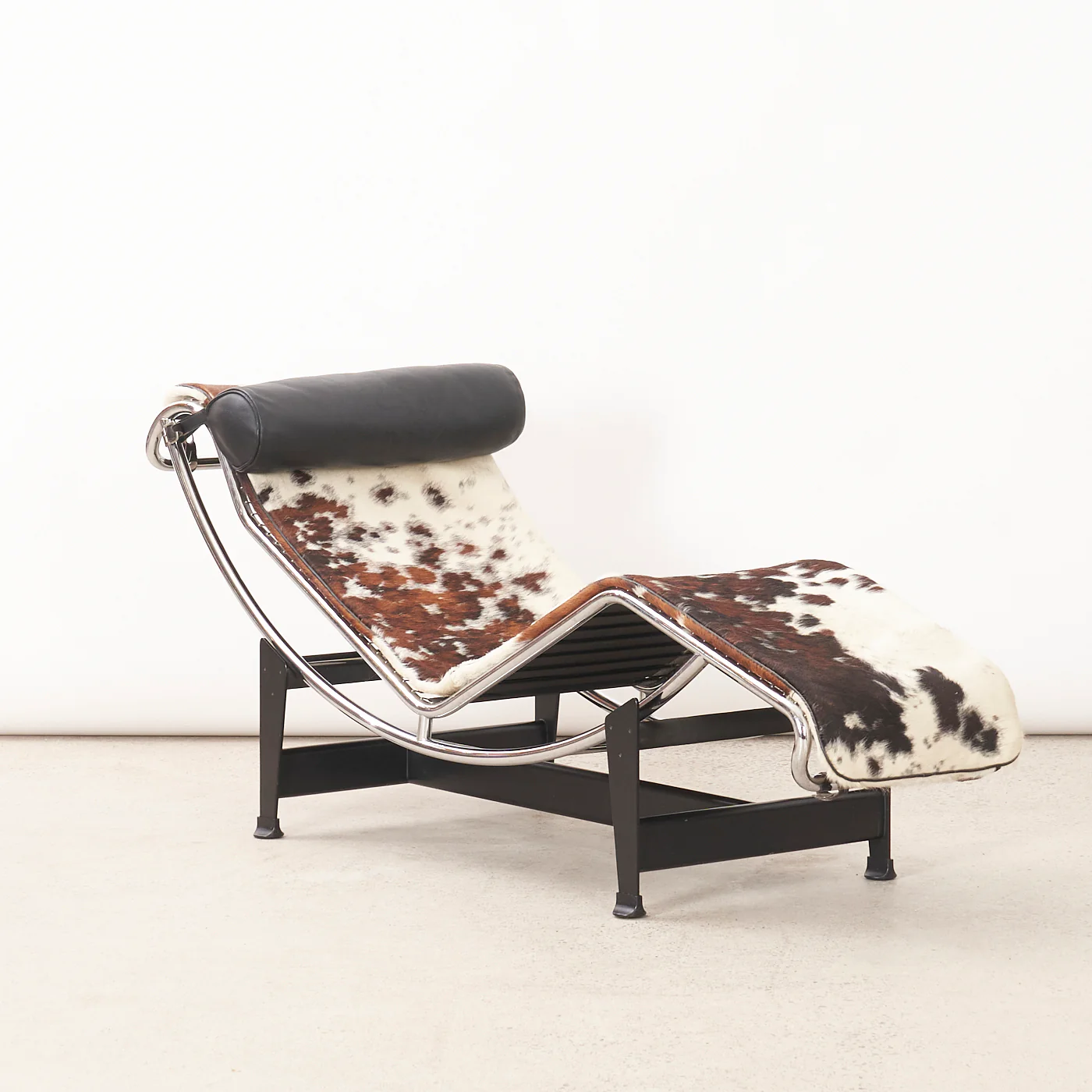 'LC4' Chaise Lounge by Le Corbusier, Pierre Jeanneret, & Charlotte Perriand for Cassina, Italy - Image 2