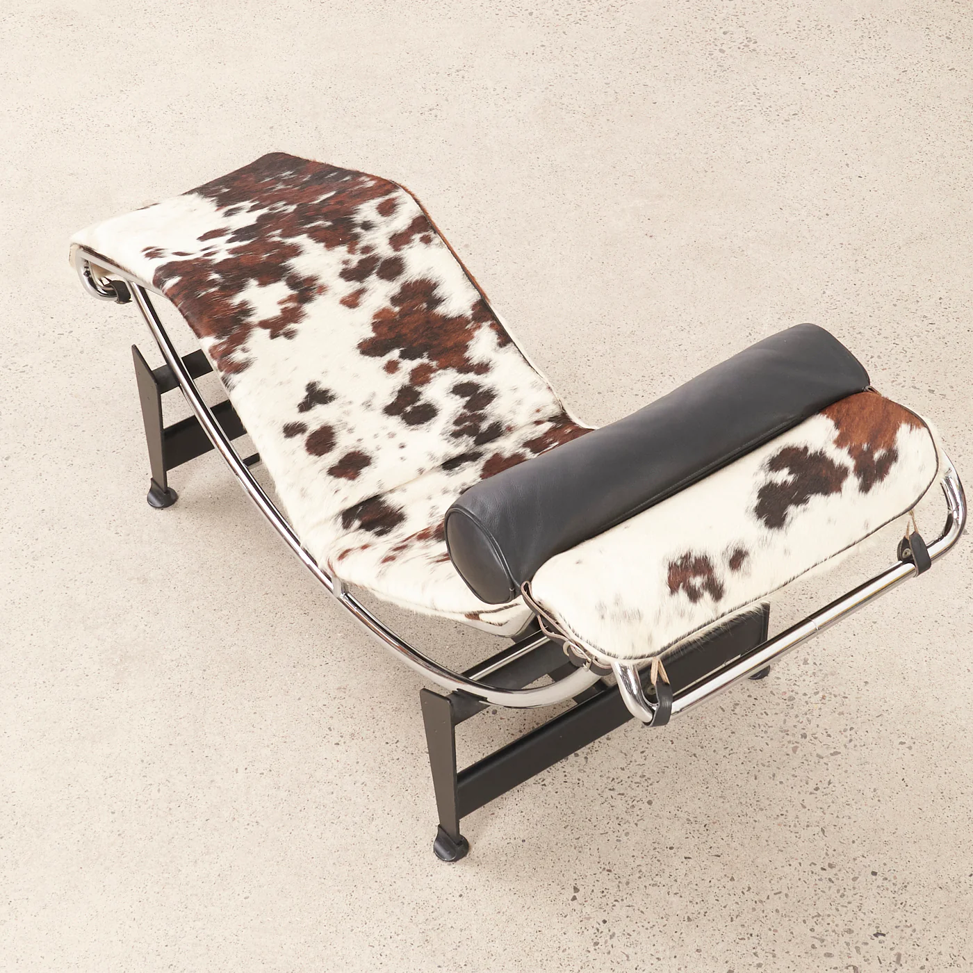 'LC4' Chaise Lounge by Le Corbusier, Pierre Jeanneret, & Charlotte Perriand for Cassina, Italy - Image 3