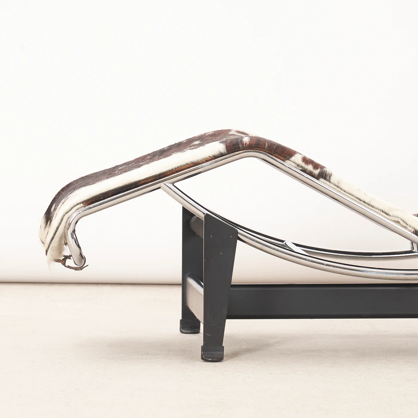'LC4' Chaise Lounge by Le Corbusier, Pierre Jeanneret, & Charlotte Perriand for Cassina, Italy - Image 8