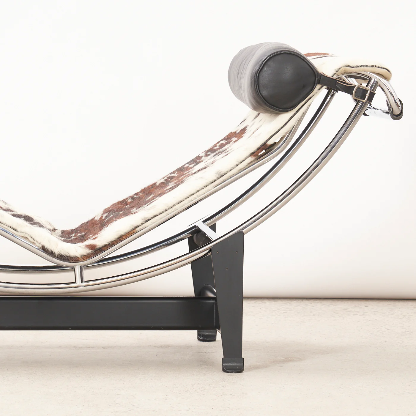 'LC4' Chaise Lounge by Le Corbusier, Pierre Jeanneret, & Charlotte Perriand for Cassina, Italy - Image 9