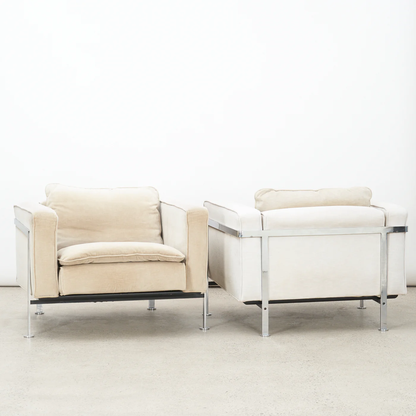 Pair of Club Chairs by Robert Haussmann for Nienkämper - Image 2
