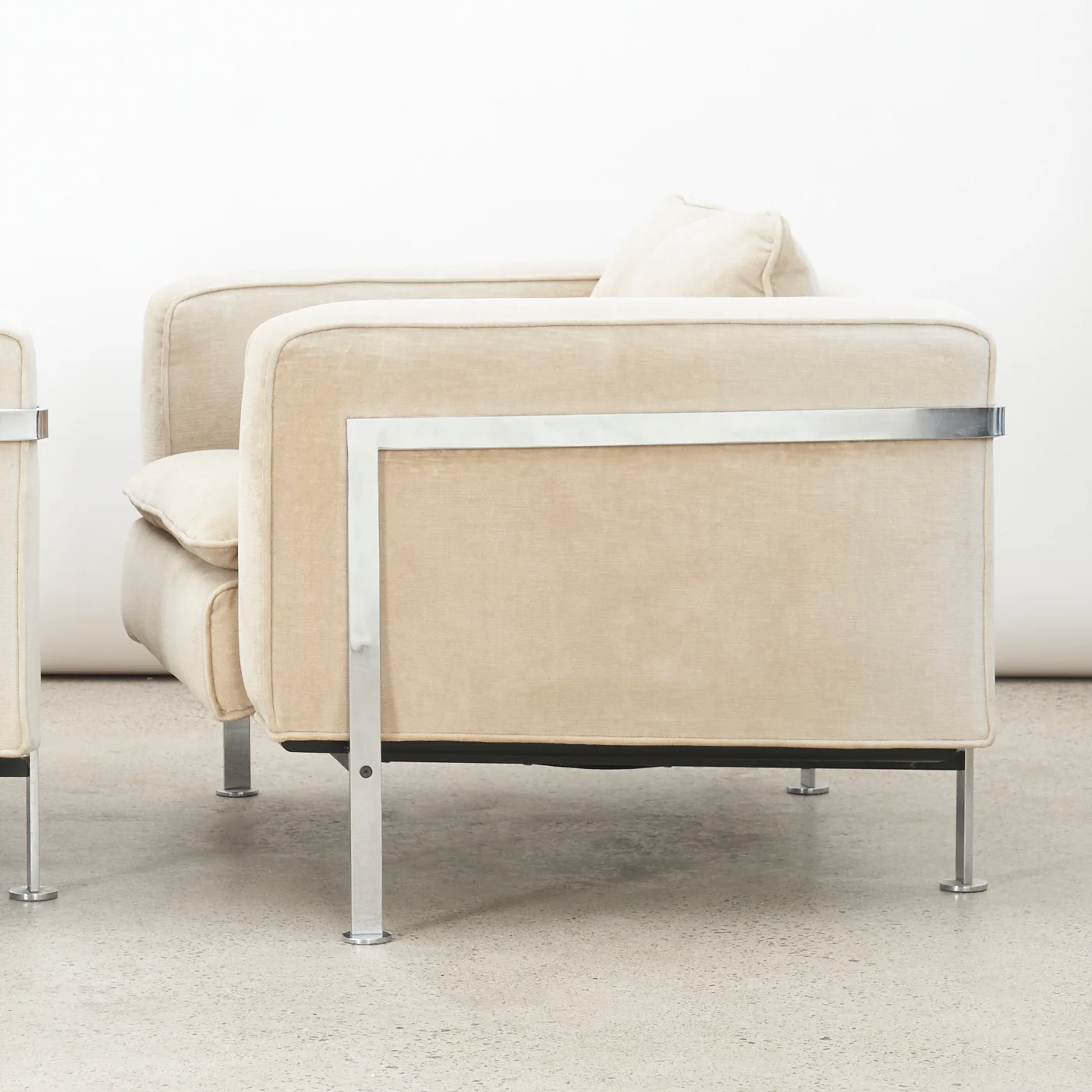 Pair of Club Chairs by Robert Haussmann for Nienkämper - Image 8