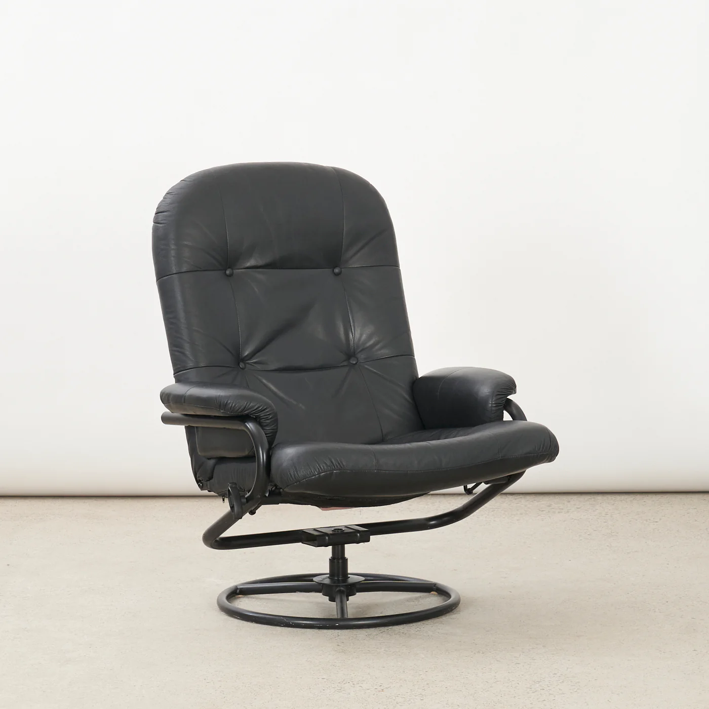 Reclining Leather Lounge Chair & Ottoman by Palliser - Image 2