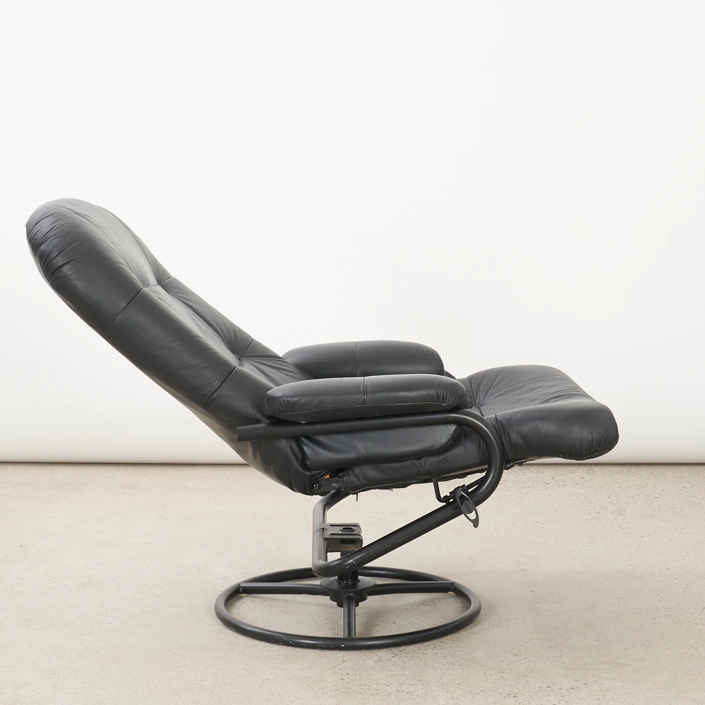 Reclining Leather Lounge Chair & Ottoman by Palliser - Image 4