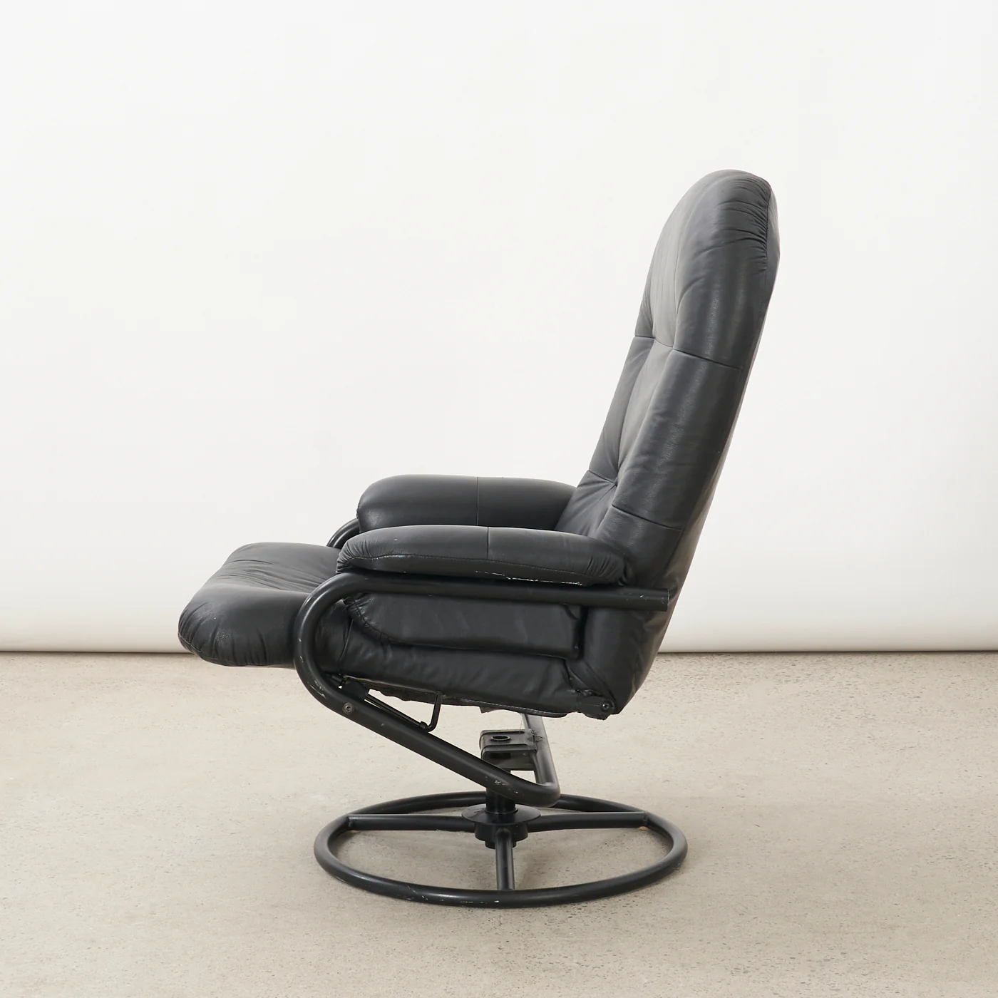 Reclining Leather Lounge Chair & Ottoman by Palliser - Image 7