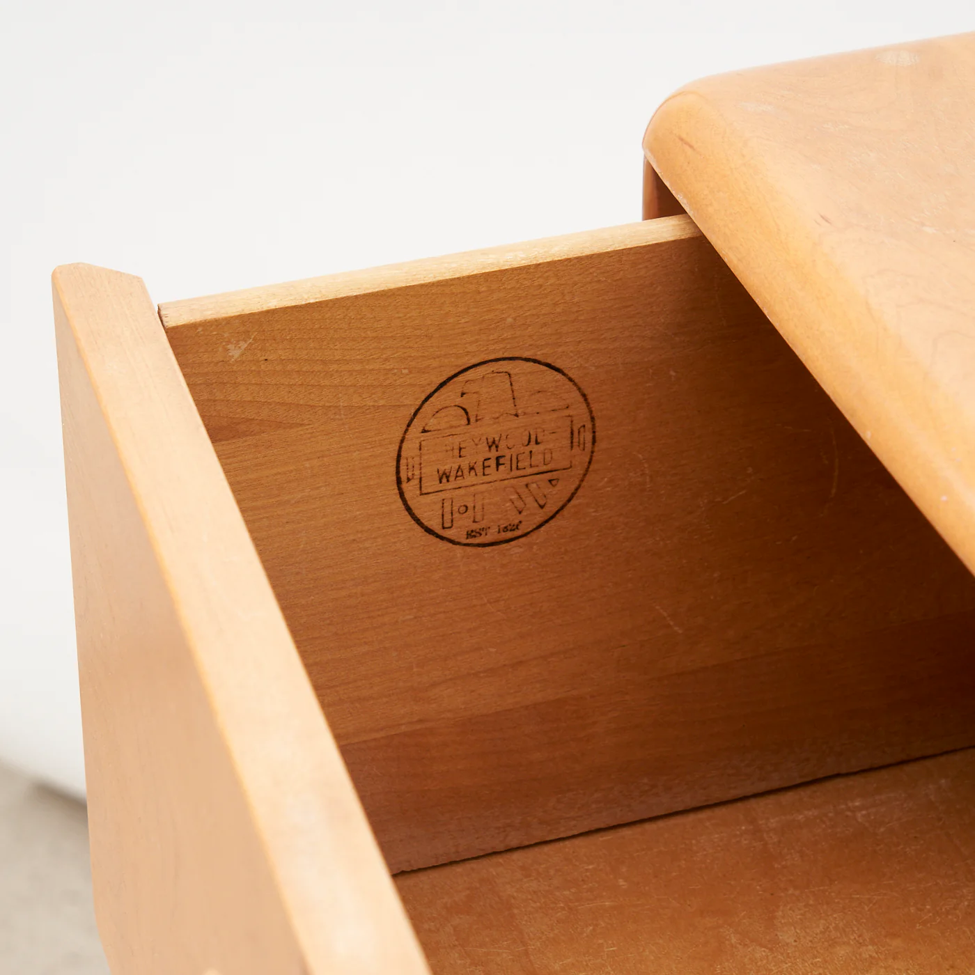 'Sculptura' 5-Drawer Dresser by Heywood-Wakefield - Image 8