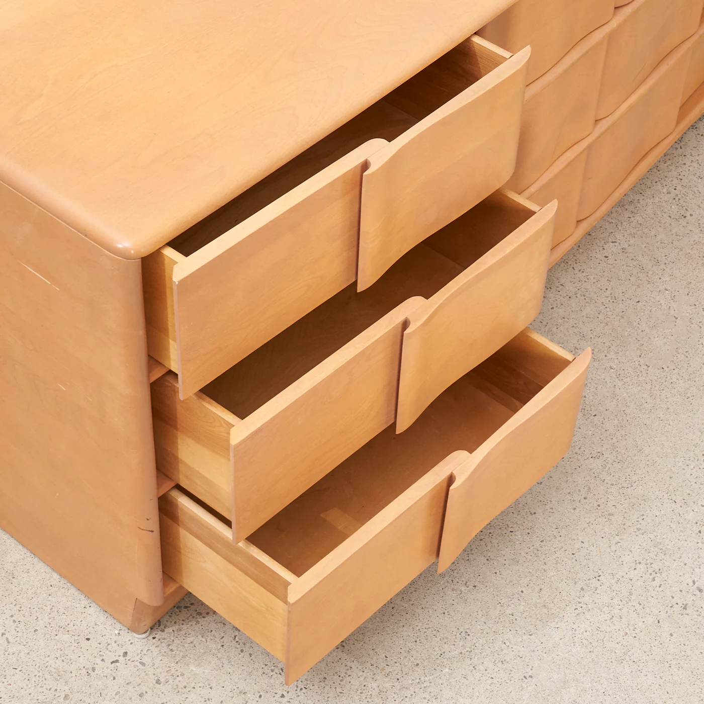 'Sculptura' 9-Drawer Dresser by Heywood-Wakefield - Image 3