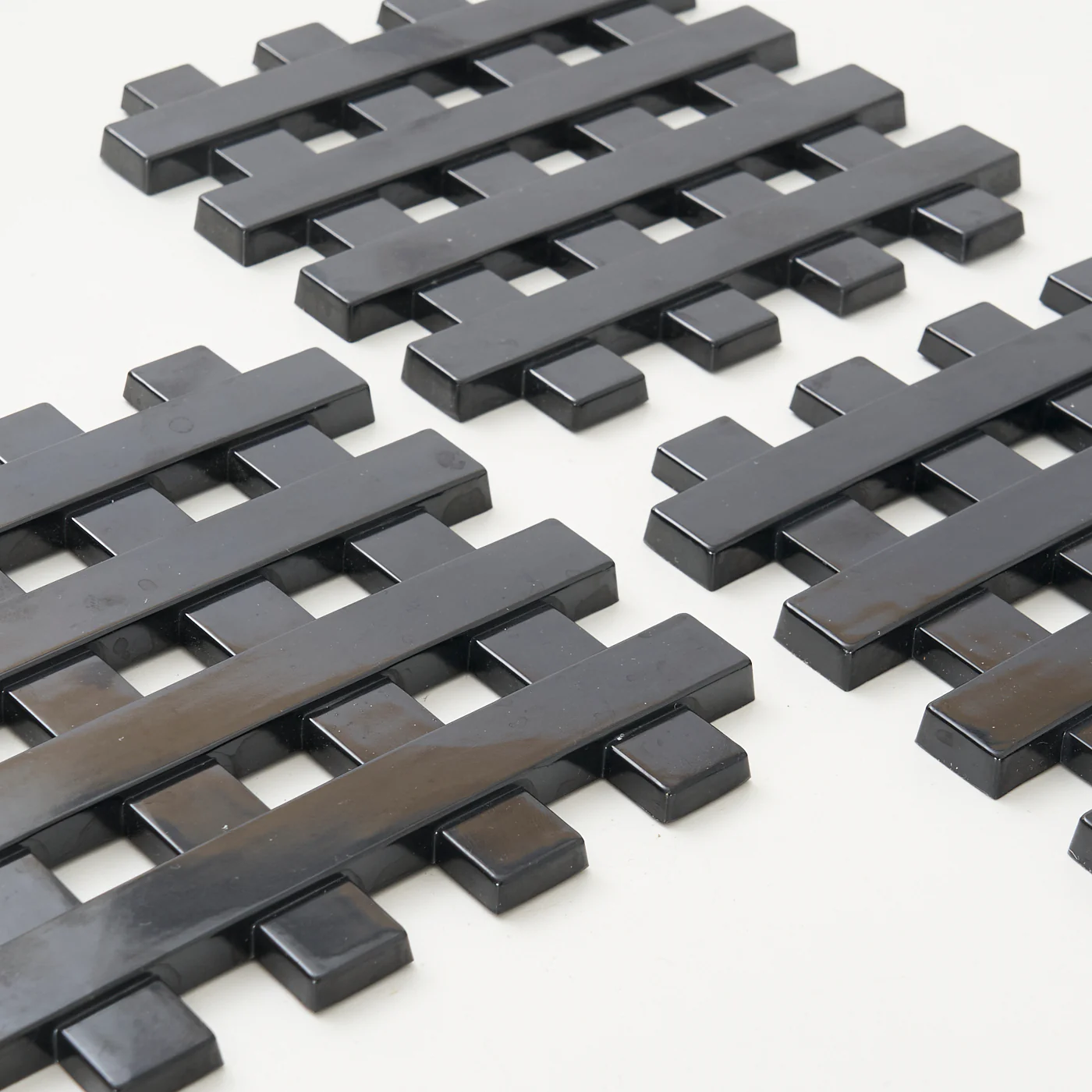 Set of 3 Cross Hatch Plastic Trivets by Copco - Image 4