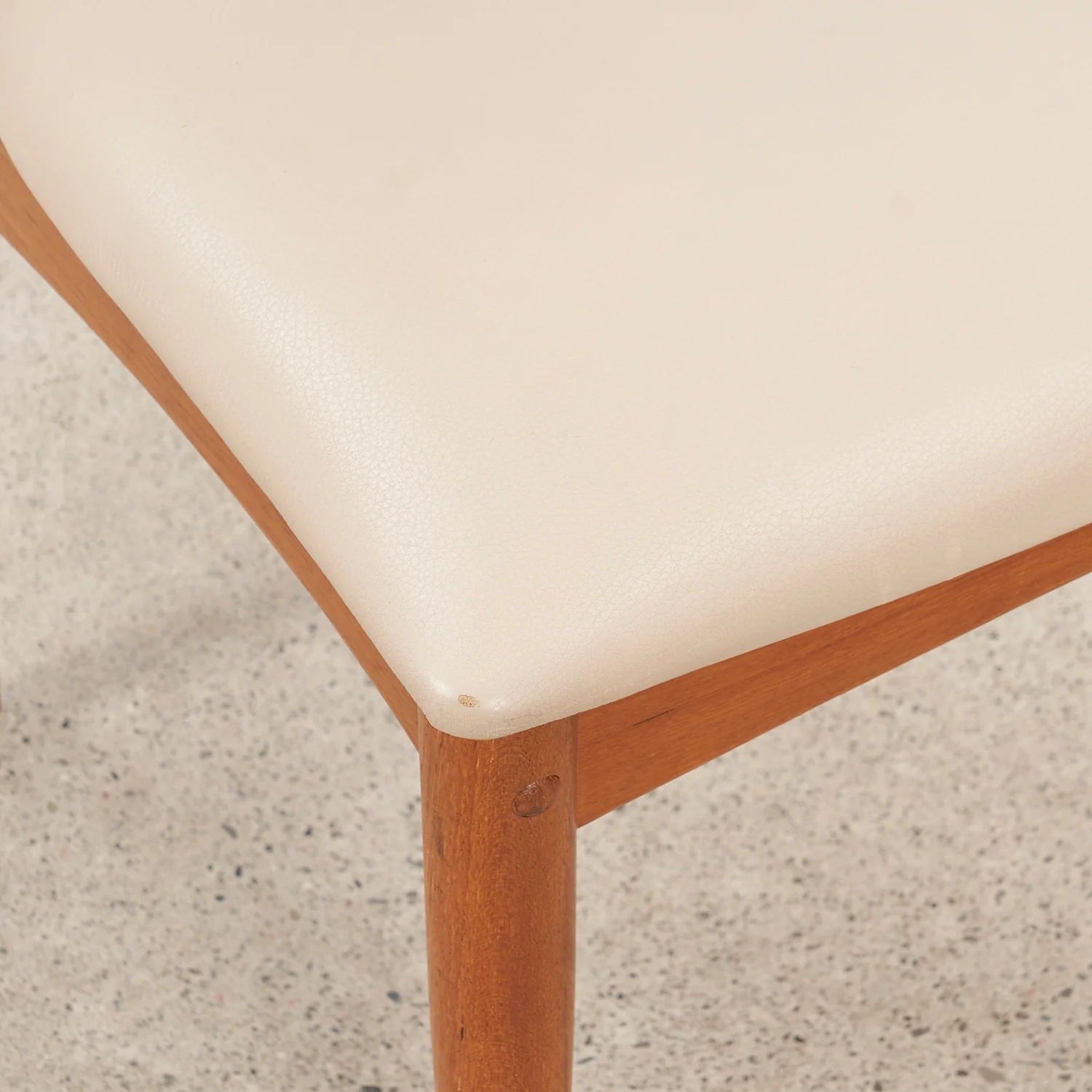Set of 6 Teak & Leather 'Juliane' Chairs by Johannes Andersen for Uldum Møbelfabrik, Denmark - Image 15