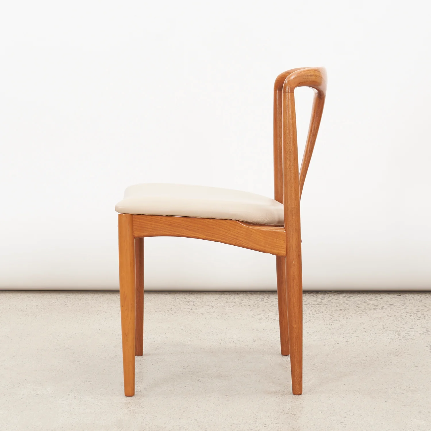 Set of 6 Teak & Leather 'Juliane' Chairs by Johannes Andersen for Uldum Møbelfabrik, Denmark - Image 5