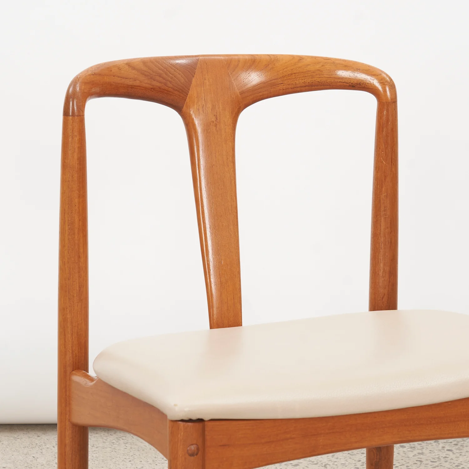 Set of 6 Teak & Leather 'Juliane' Chairs by Johannes Andersen for Uldum Møbelfabrik, Denmark - Image 7