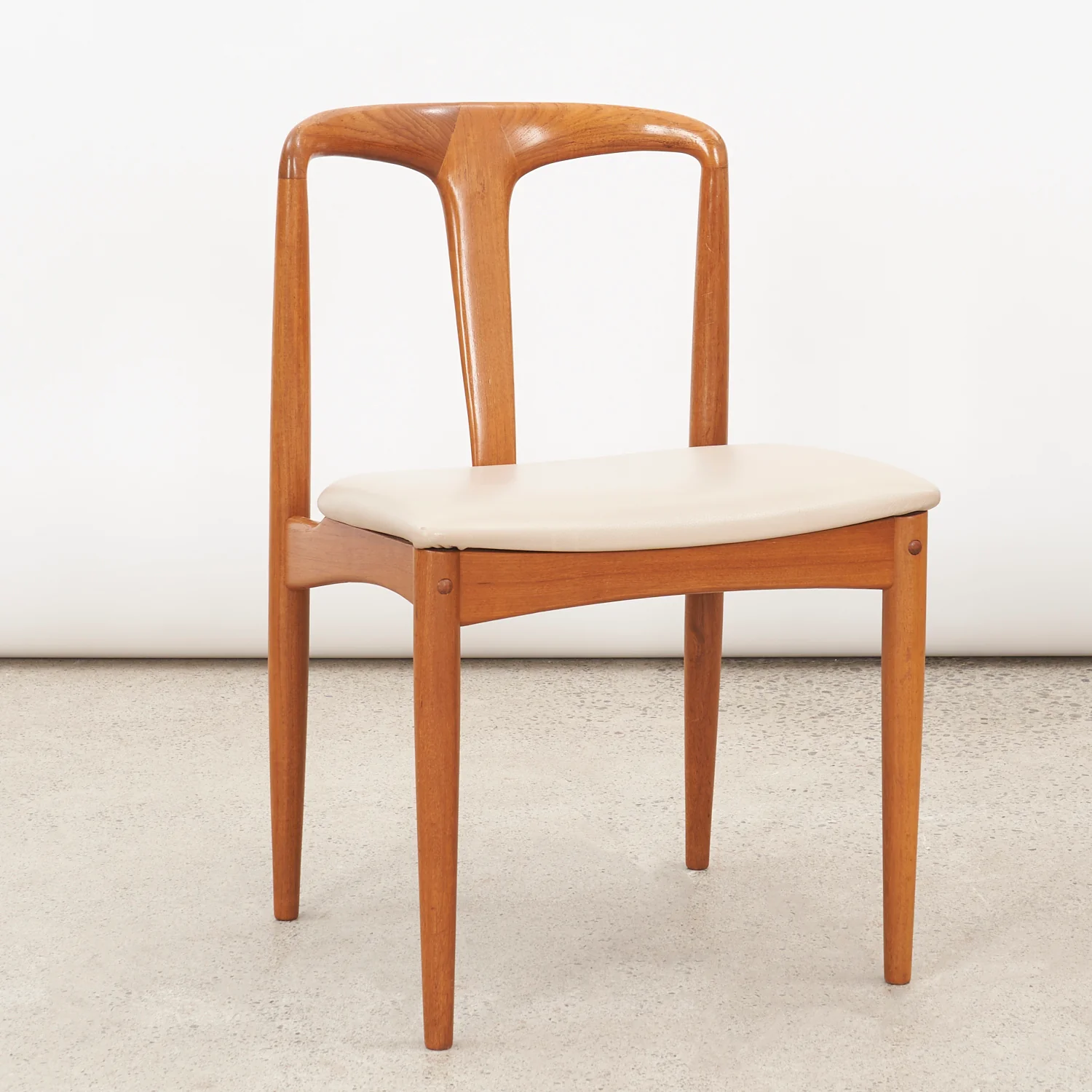 Set of 6 Teak & Leather 'Juliane' Chairs by Johannes Andersen for Uldum Møbelfabrik, Denmark - Image 8